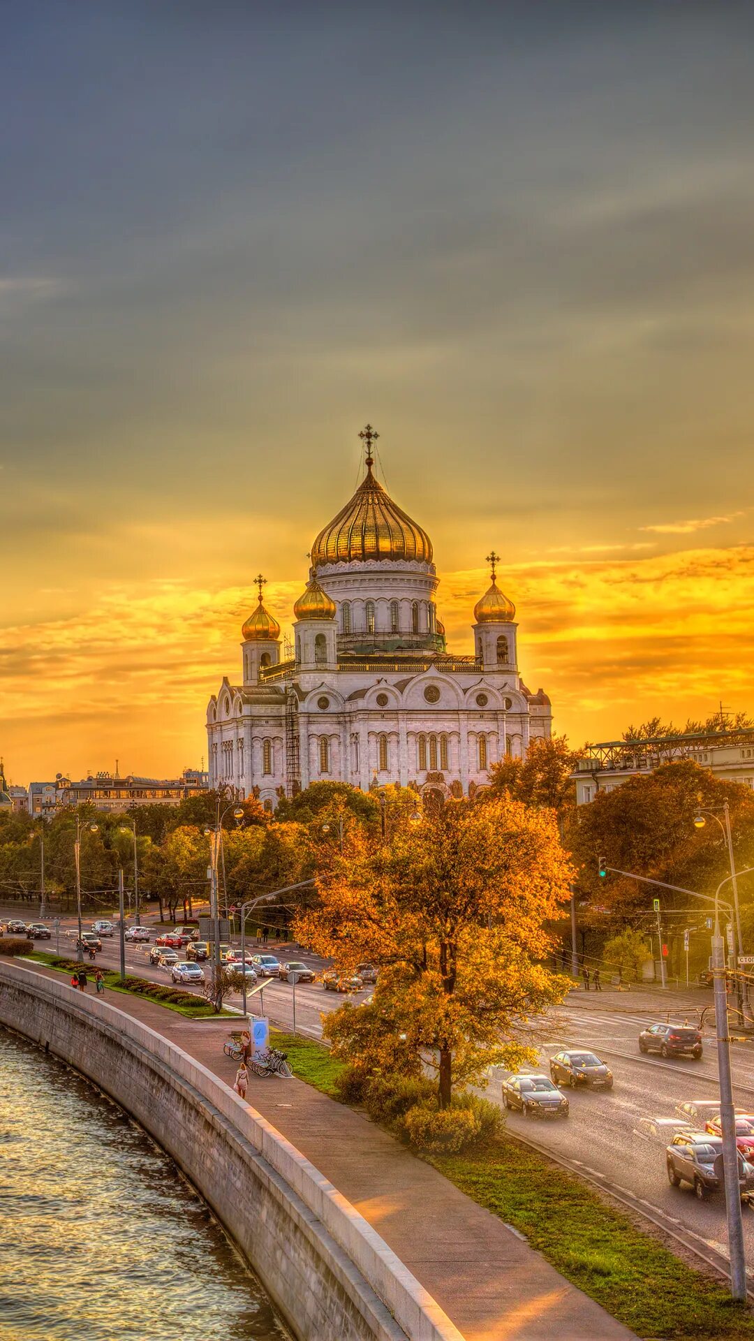 Россия москва телефоны. Москва. Храм Христа Спасителя. Православные храмы России храм Христа Спасителя. Храм Христа Спасителя в Москве на рассвете.