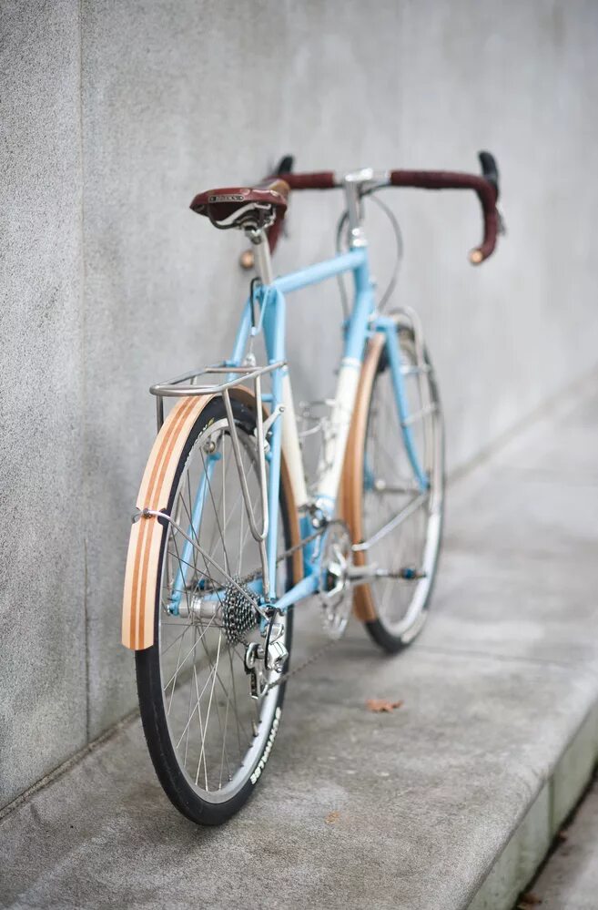 Велосипед на стене. Велосипед perfect большой. Blue Bicycle. Perfect bike