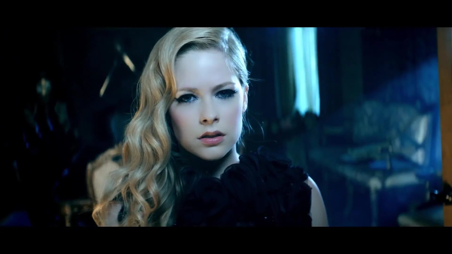 аврил лавин 1998. моргенштерн кристалл. Avril lavigne let me go. клипы 2016 года. Paris jackson let down.