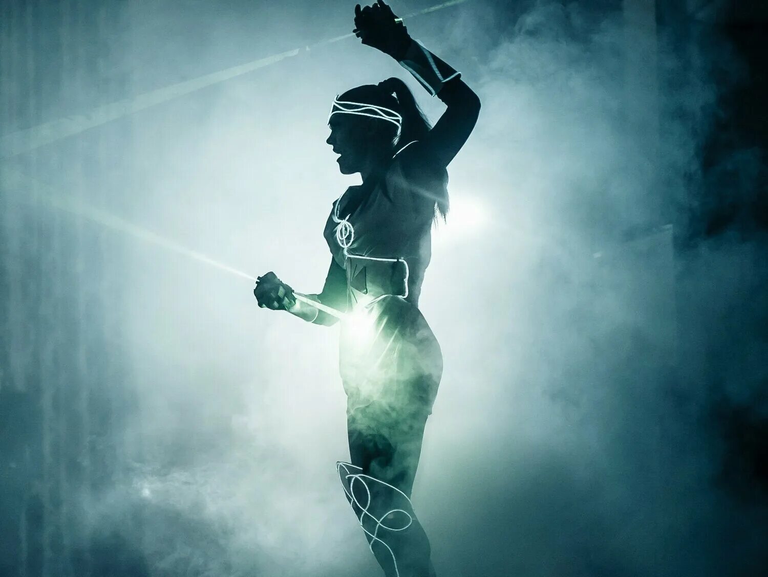 Strobing танец. танцующая света. заставка на рабочий стол танцы. солнце и человек. танец свет.