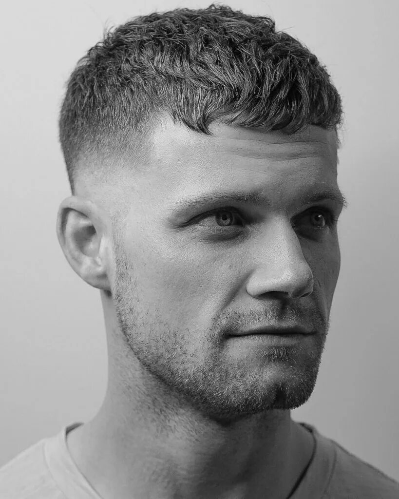 Мужские короткие стрижки buzz cut. Фейд канадка полубокс. Бобрик полубокс. Стрижка бокс и полубокс. Видео мужских коротких стрижек.