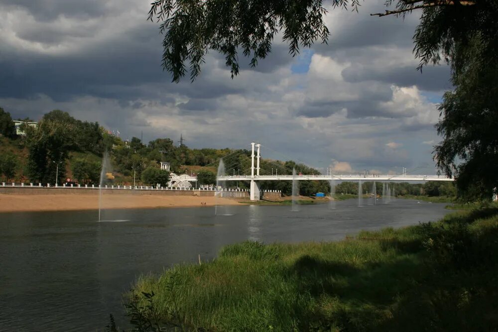 Оренбург какая река протекает в городе. Река Урал Оренбург. Река Урал Европа Азия. Речка Урал в Оренбурге. Река Урал Европа Азия Оренбургская область.