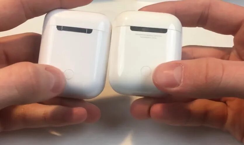 Как понять наушники оригинал или нет. Айрподс 2 оригинал. оригинал apple airpods 1 отличие. аирподс 2 оригинал и подделка. палёные аирподсы.