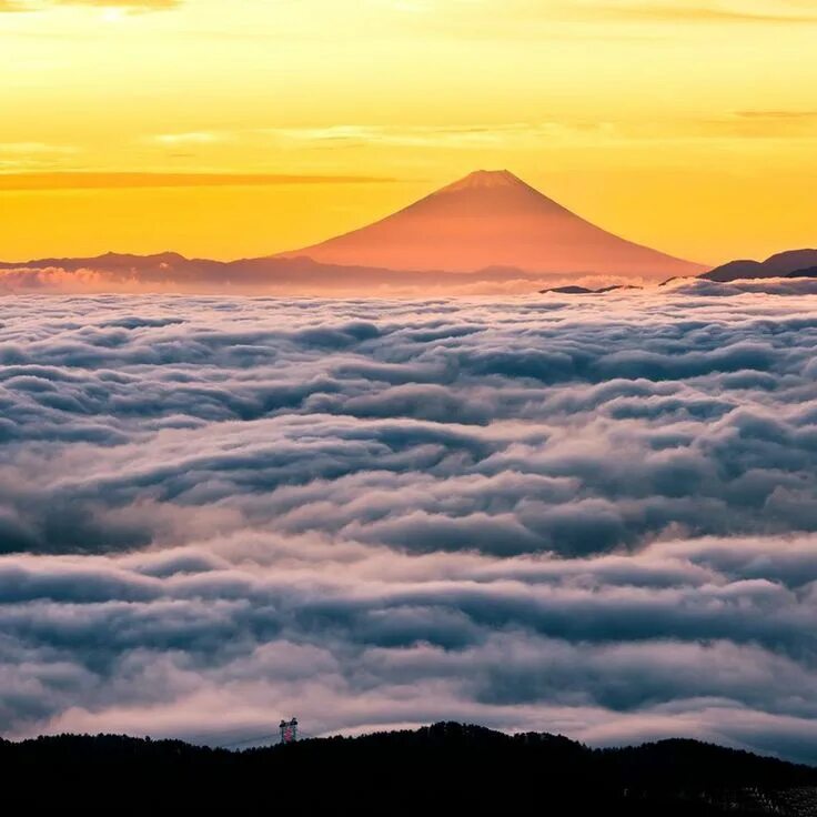 Японские облака. Облака Японии. Лблака Японии. Японская гора с облаками. Безмятежные японские облака.