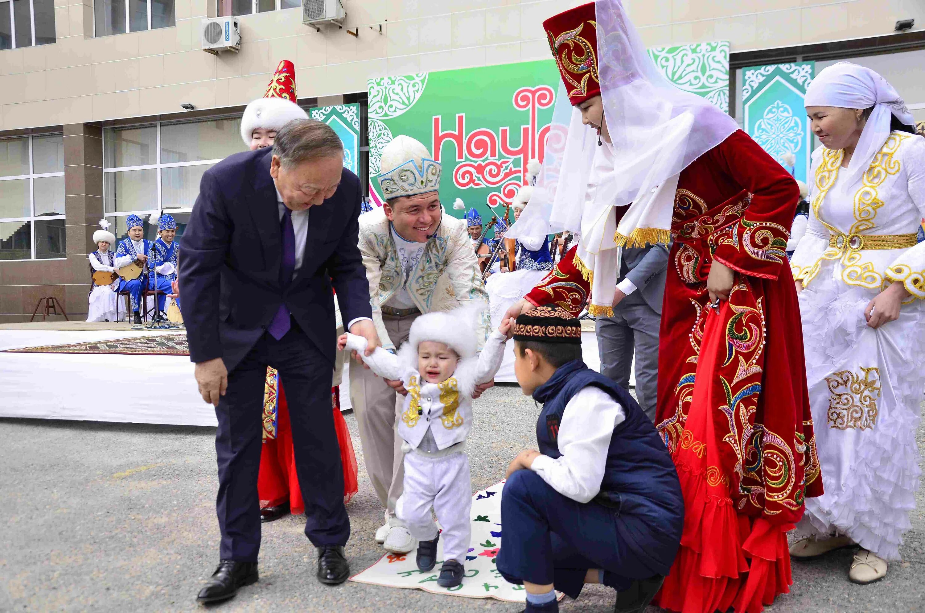 Наурыз в 2024 году. Наурыз в Казахстане. С праздником Наурыз. Наурыз в Узбекистане. Праздник Навруз в Узбекистане.