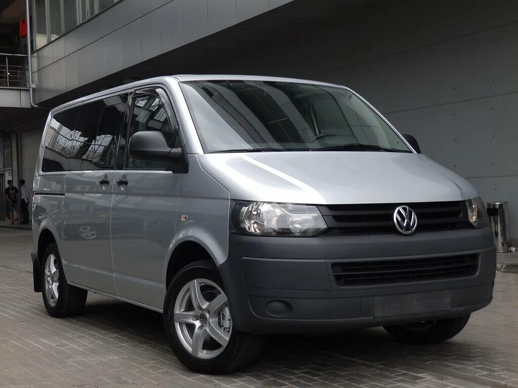 Каравелла 2012 года. Volkswagen Caravelle t5 Рестайлинг. Фольксваген Каравелла 2012. Фольксваген Каравелла серебристый. Volkswagen Caravelle 2014 серебристый.