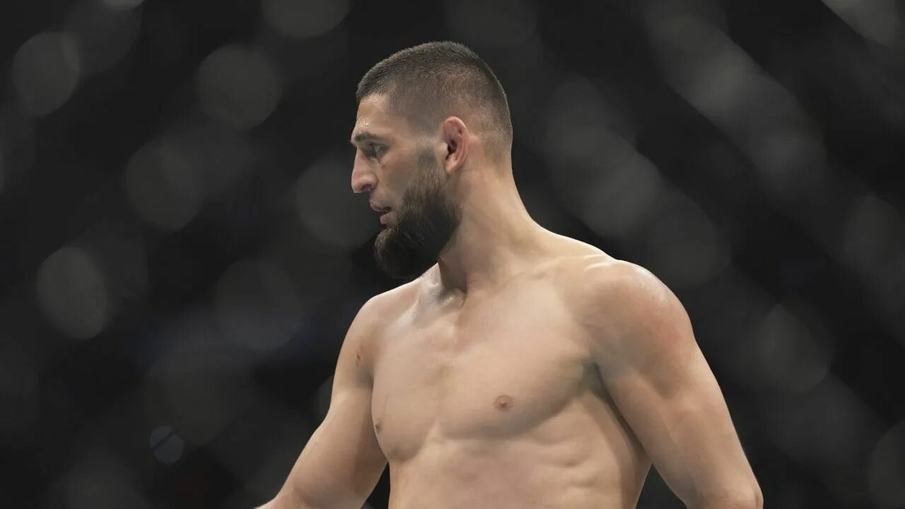 Хамзат боец юфс. Чимаев 2024. Чеченец в юфс хамзат чимаев. Чимаев коста. Хамзат чимаев холланд.