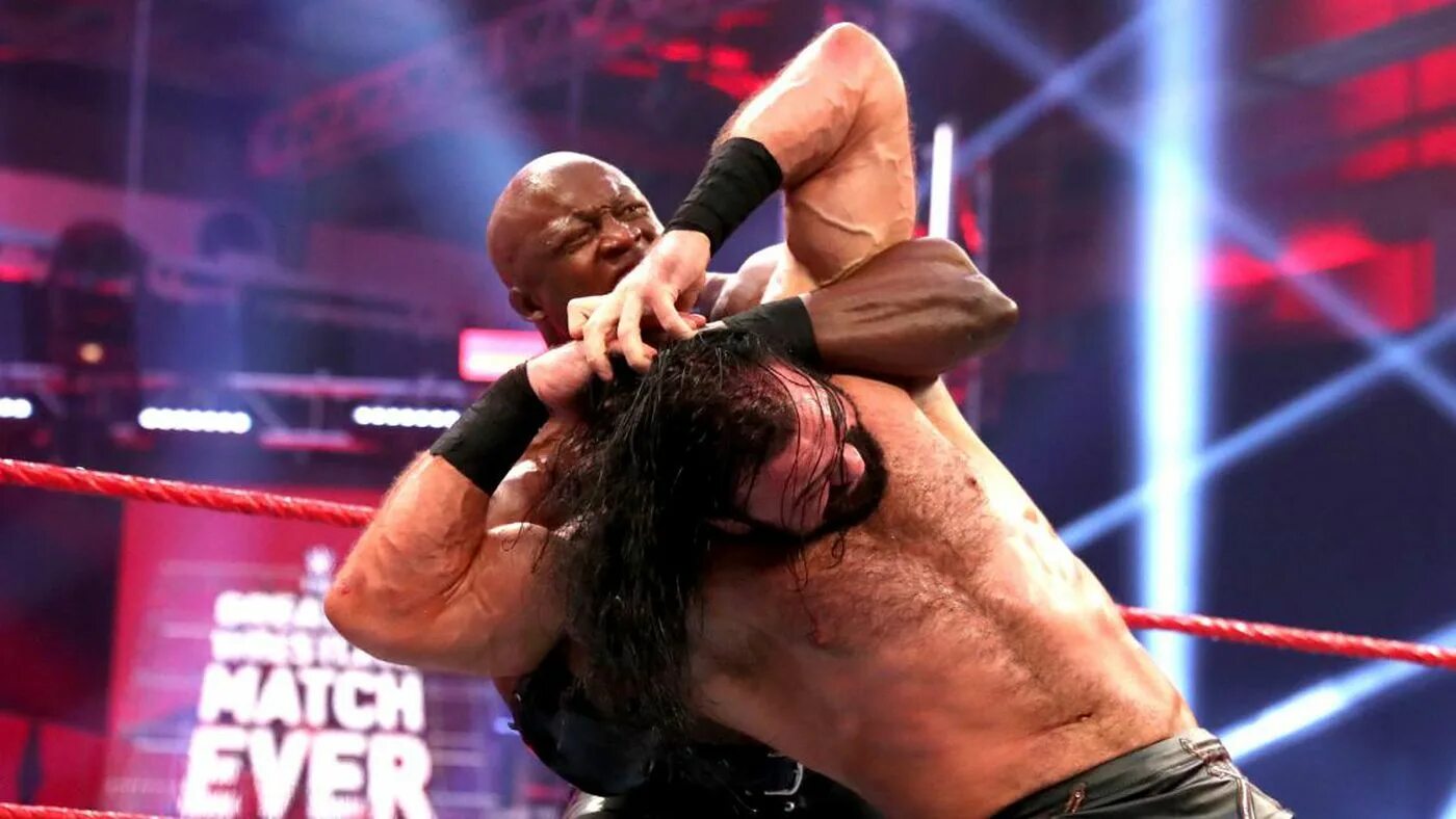 Драг реслинг. Реслинг бобби лэшли. wwe джон сина сет роллинс бобби лешли победа. джон сина сет роллинс. wwe raw 2025.