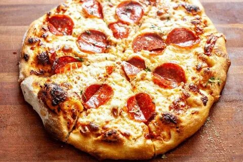 Gets pizza