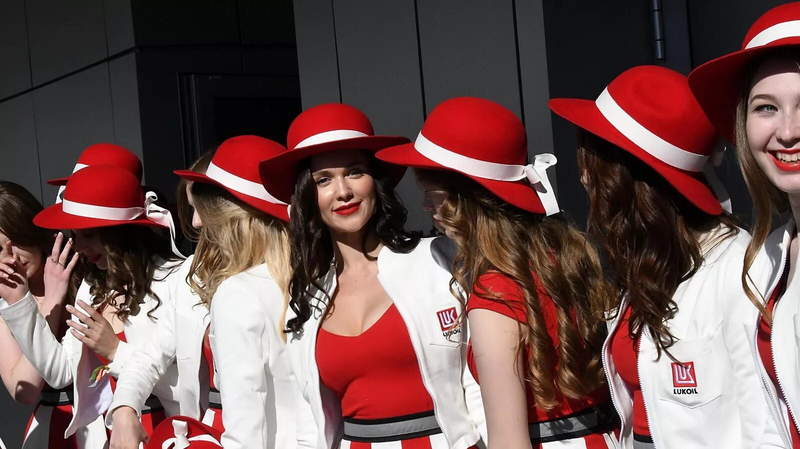 «Грид-герлз» формула 1 в Сочи. Руссиан грид герлз. Grid girls f1 Сочи. Формула 1 Сочи девушки. Большие девочки пятница 14.03 2024