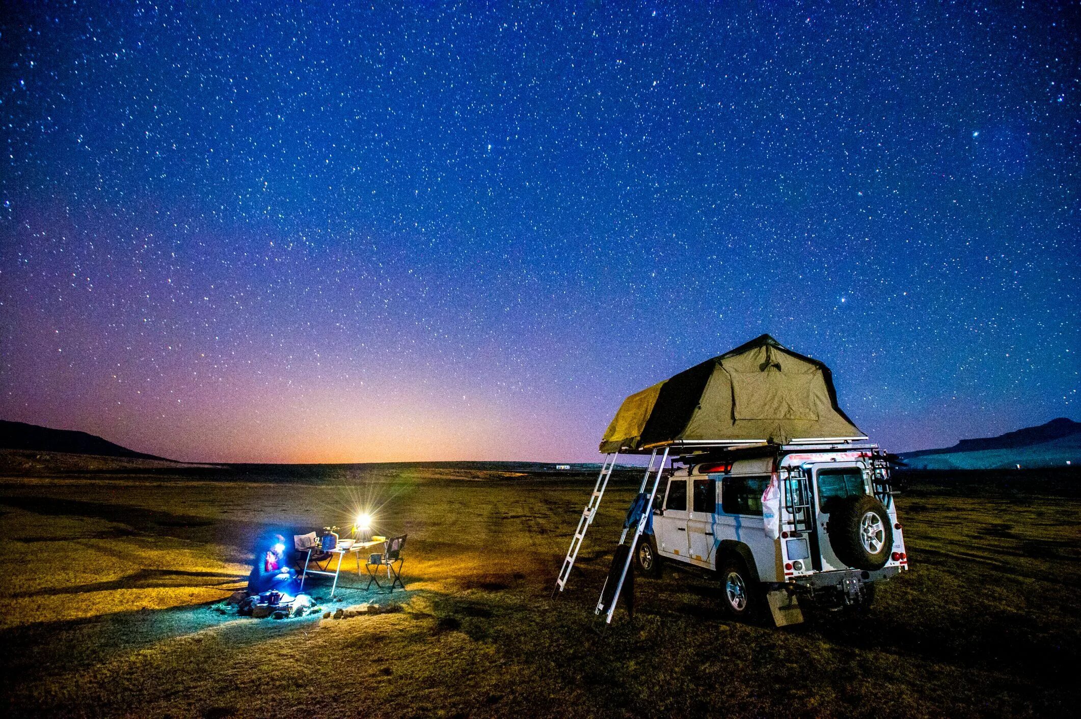 Camp car. Кемпинг. Кемпинг ночью. Кемпинг кар. Кемпинг на трассе.