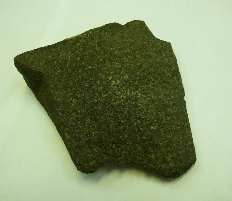 Базальт это минерал. Зеленокаменный базальт. Парафированный базальт. Зеленый базальт камень. Базальт порода.