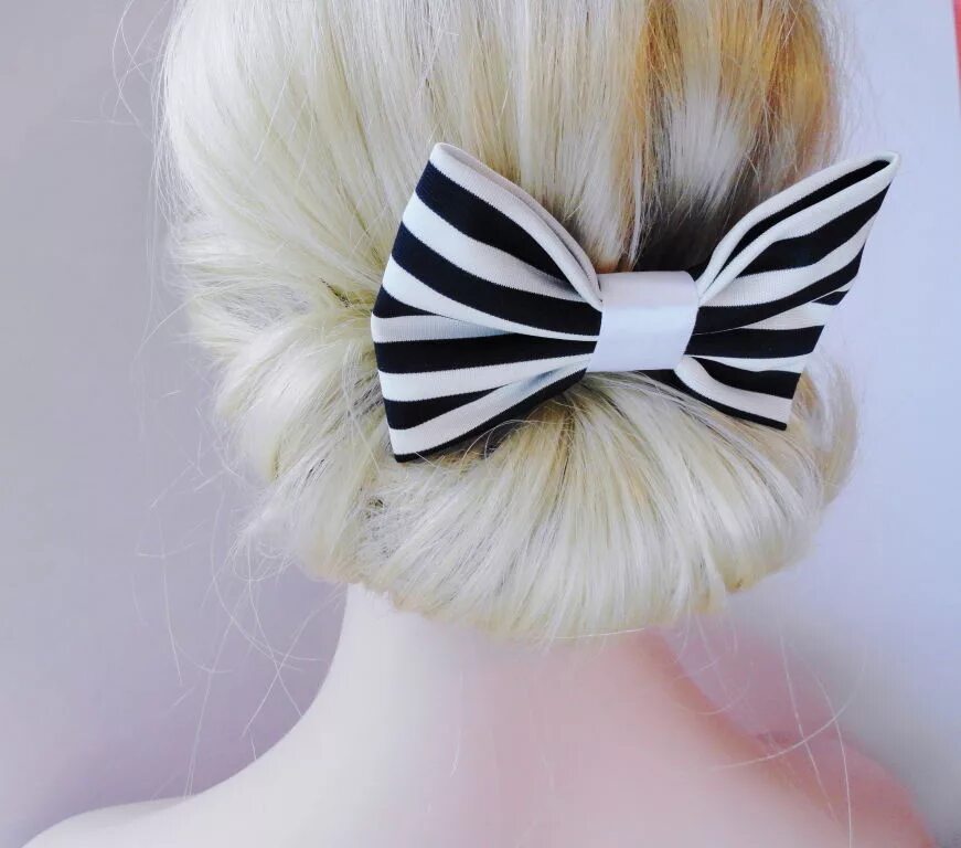 Прическа с заколкой бантом. Атласный бант на заколке. Как сделать бант заколку. Заколка бант для волос. Как сделать бант заколку.