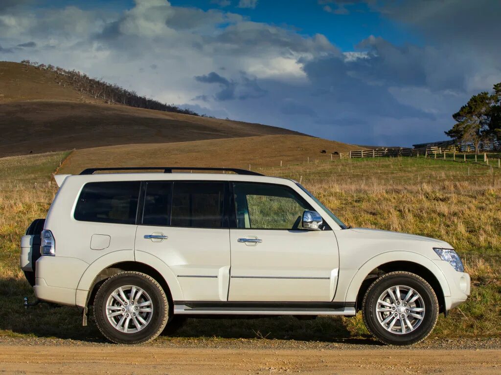 Mitsubishi pajero 2011. Mitsubishi Pajero 5. Mitsubishi Pajero 4. Mitsubishi Pajero 5 поколения.