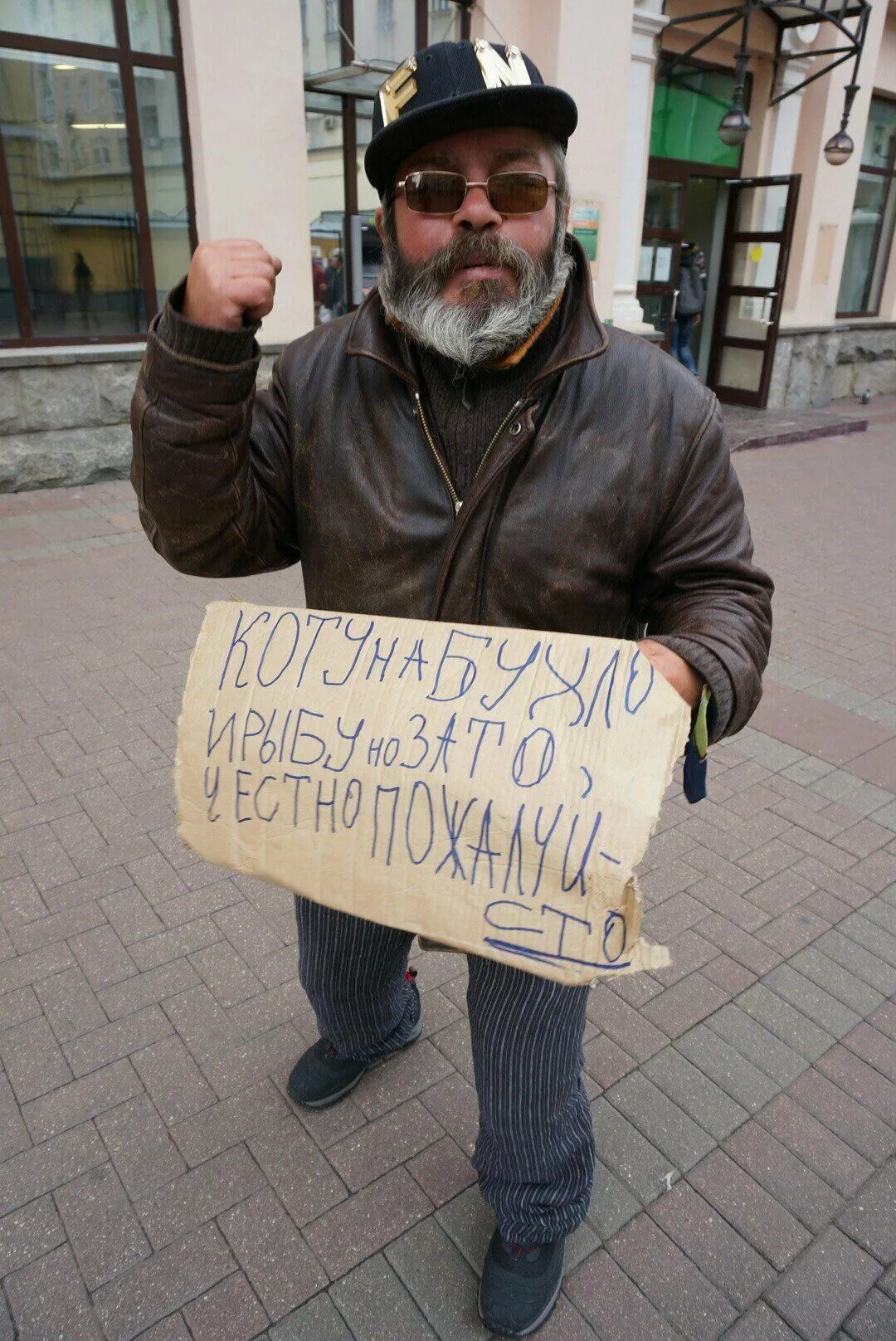 Алкашам везет. Женщина перебрала youtube. Мотоцикл в селе. Пьяные на мотоцикле с люлькой. Алкашам везет.