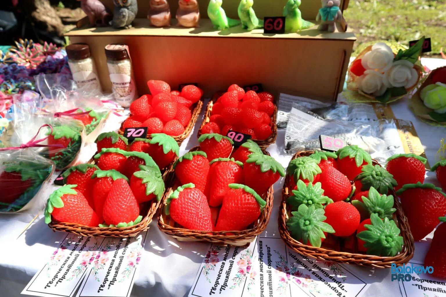 Фестиваль клубники красноярск. Фестиваль клубники балаково. Фестиваль клубники в краснодаре. Фестиваль клубники балаково 2022. Музей клубники балаково.