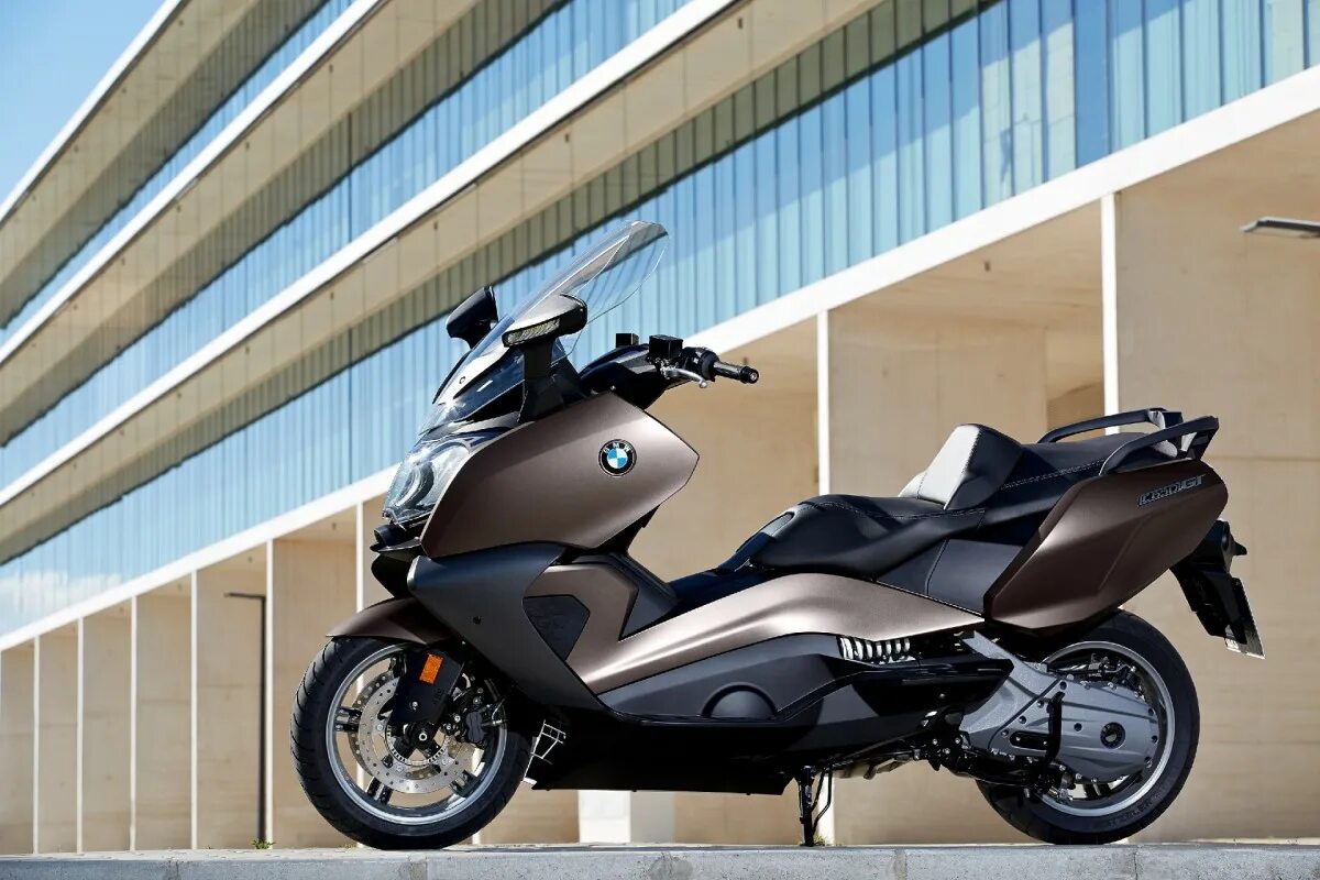 Самый мощный скутер. BMW c650gt. BMW 650 gt. Мотоцикл BMW c650gt. Скутер BMW c650gt.