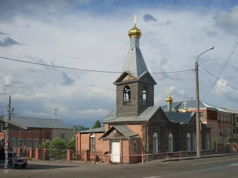 Суть трех церквей. Храм трех святителей Красноярск. Церковь на Базаихе Красноярск. Трехсвятительская Церковь в Базаихе Красноярск. Церковь трех святителей на Базаихе.