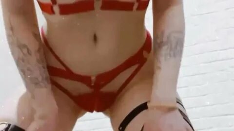 Red - vidéo XXX de Wet Bunny.