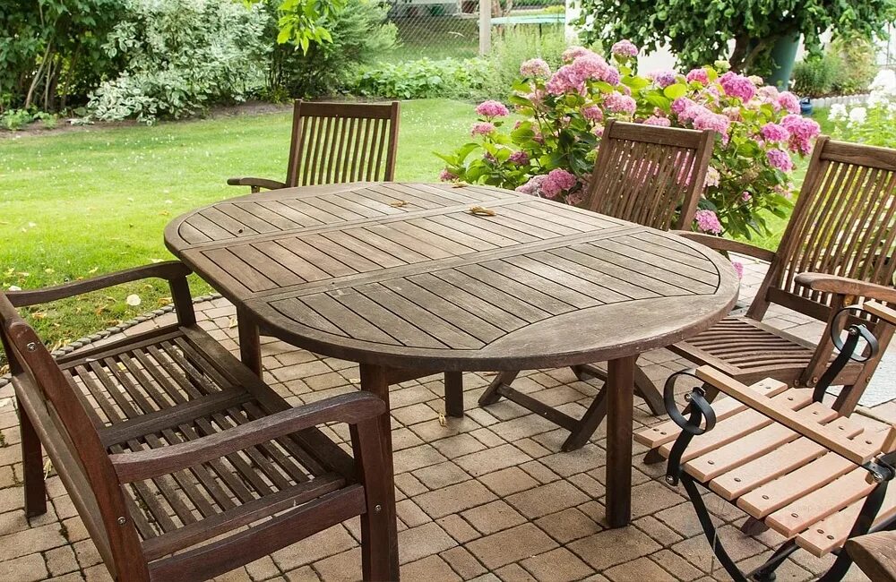 Столик круглый дерево. Стол садовый деревянный. Круглая деревянная мебель. Круглый деревянный стол. Стол садовый круглый деревянный.