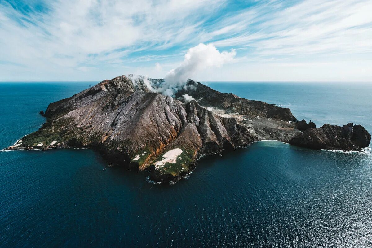 Открой новый остров. Вулкан Уайт-Айленд. Вулканический остров Уайт-Айленд. Остров Уайт новая Зеландия. Уайт Айленд новая Зеландия.