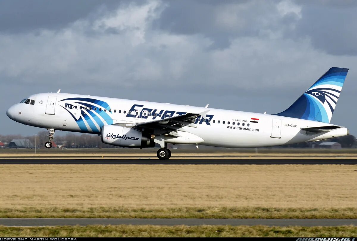 Egyptair отзывы. A320-232. Airbus a320-232. EGYPTAIR Airbus. Восточный экспресс авиалайнер a220-300 EGYPTAIR.