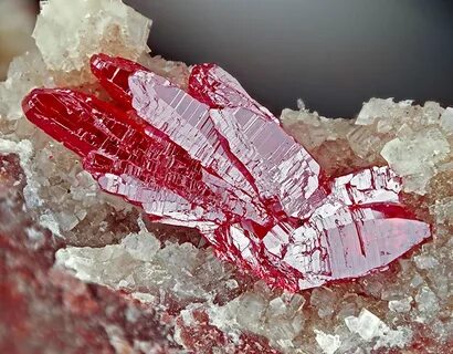 Минералы образуют кристаллы