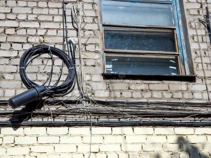 Провода в стенах дома