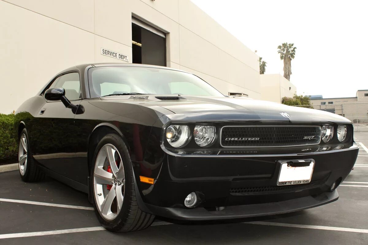 Дочь челленджер. Dodge Challenger srt8. Dodge Challenger srt8 2010. Додж Челленджер СРТ 8. Dodge Challenger 2007.