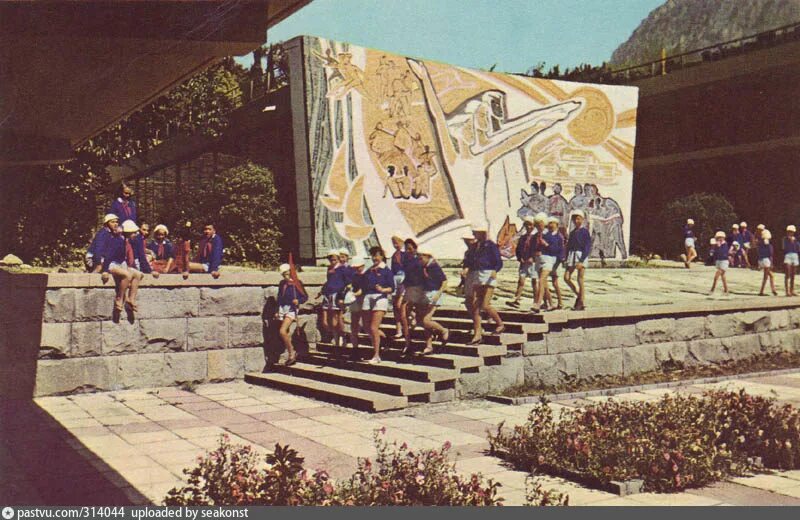 Ялта набережная 1970. Ялта 70-е. Ялтинский сад 1890 год. Ялтинский период. Бассейн в ялте 80е года.