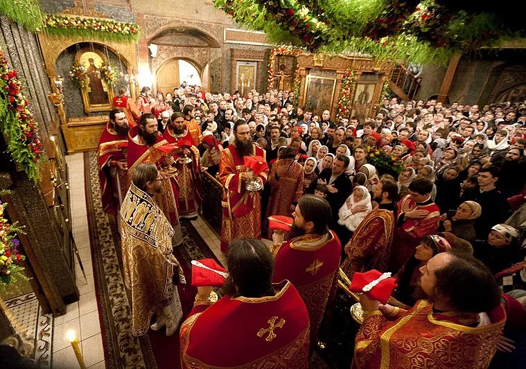 Пасха заутреня. Пасхальное богослужение. Церковное богослужение – пасхальная литургия. Служба в пскове в троицком соборе. Пасха заутреня гермашев.