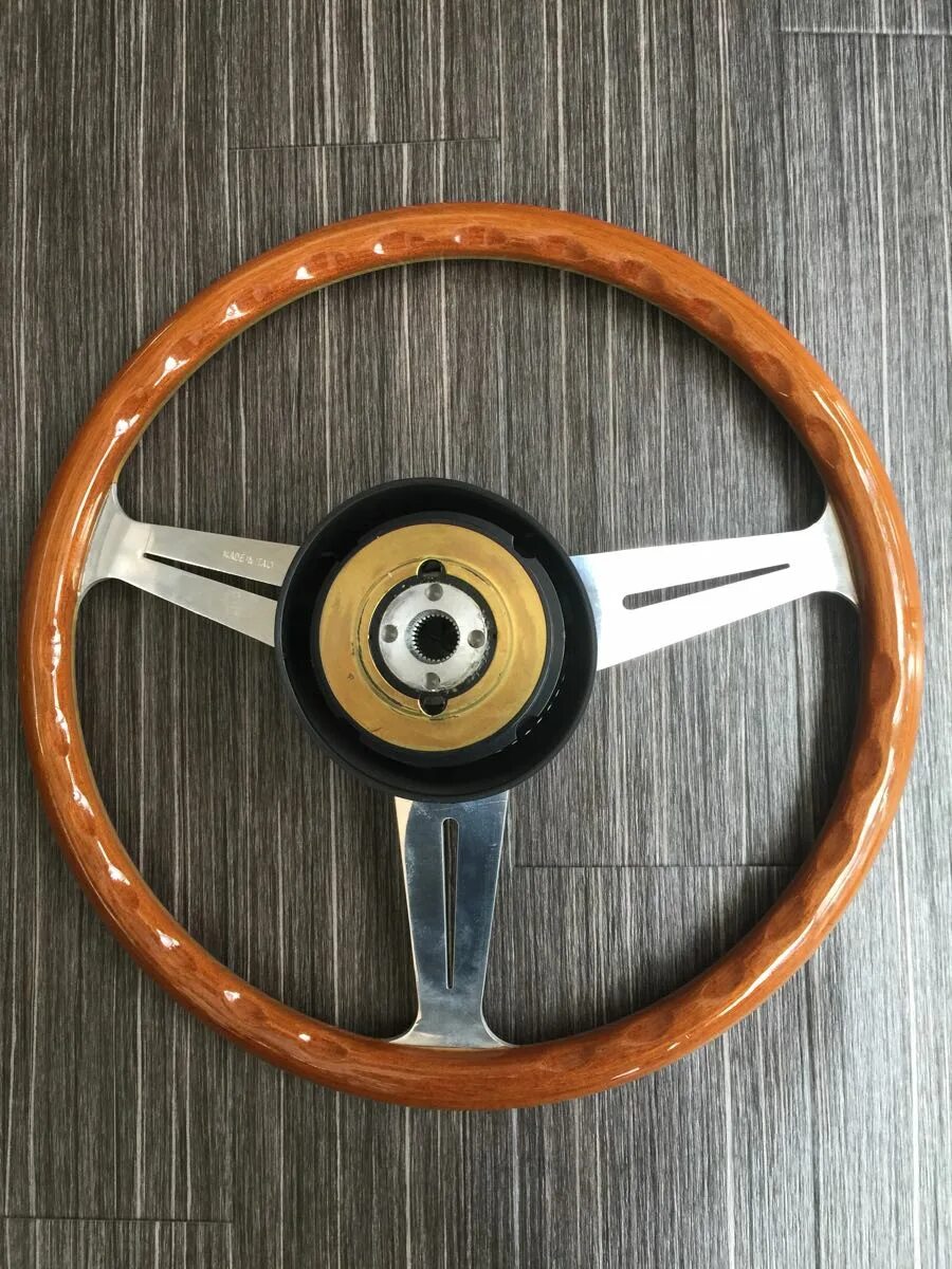 Рулевое колесо b706. Старые рули. Руль ретро автомобиля. Старые рули. Vw beetle 1966 салон.