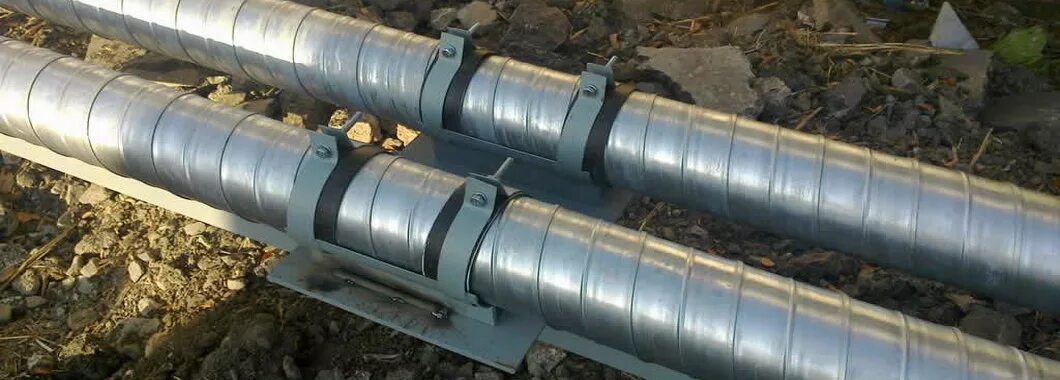 Неподвижные опоры на 4 трубы тепловой сети трубопроводов. Надземная прокладка теплопроводов. Стальная неподвижная опора под теплосеть. Опоры для надземного трубопровода ф108. Опоры для надземной прокладки.
