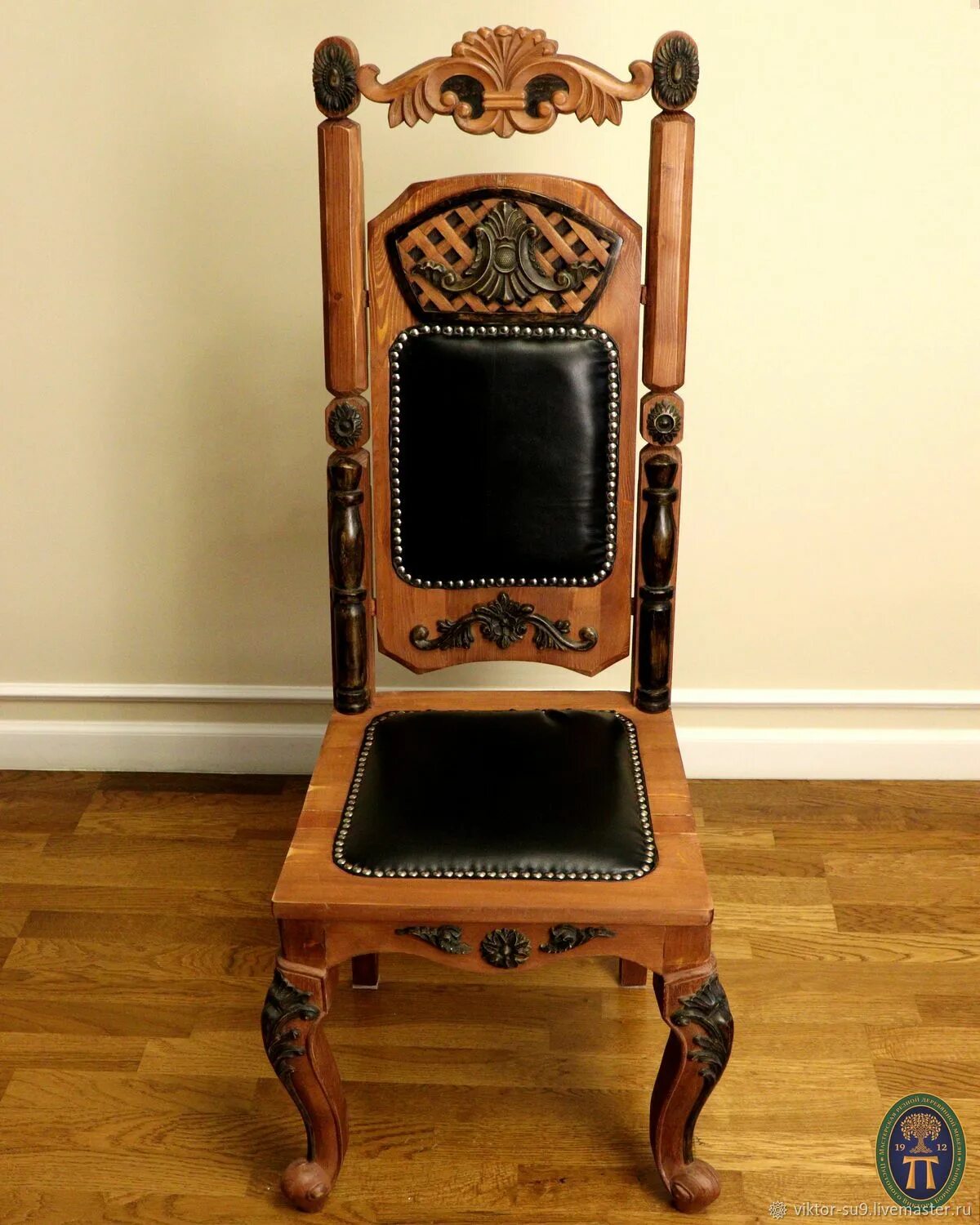 Резные стулья из дерева. Стул пень. Стул деревянный дизайнерский. Необычный стул листья. Красивые изделия из дерева.