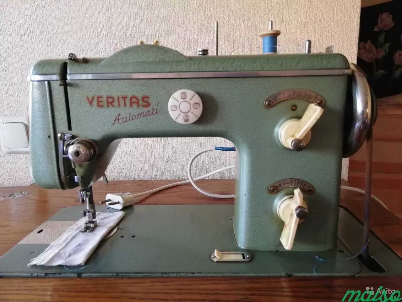 Veritas швейная машина 1970. Швейная машинка veritas 1970 года. Выключатель подсветки швейной машины veritas ГДР купить в Москве. Швейная машинка Веритас 8014043 б/у купить в Москве.