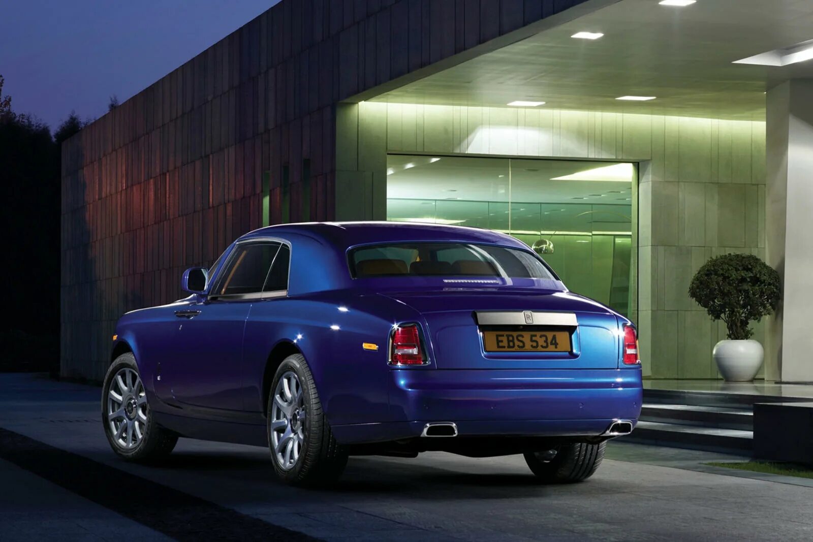 Роллс купе. Rolls Royce Phantom Coupe. Rolls Royce Phantom купе. Rolls Royce Phantom 2016. Phantom Coupe 2012.