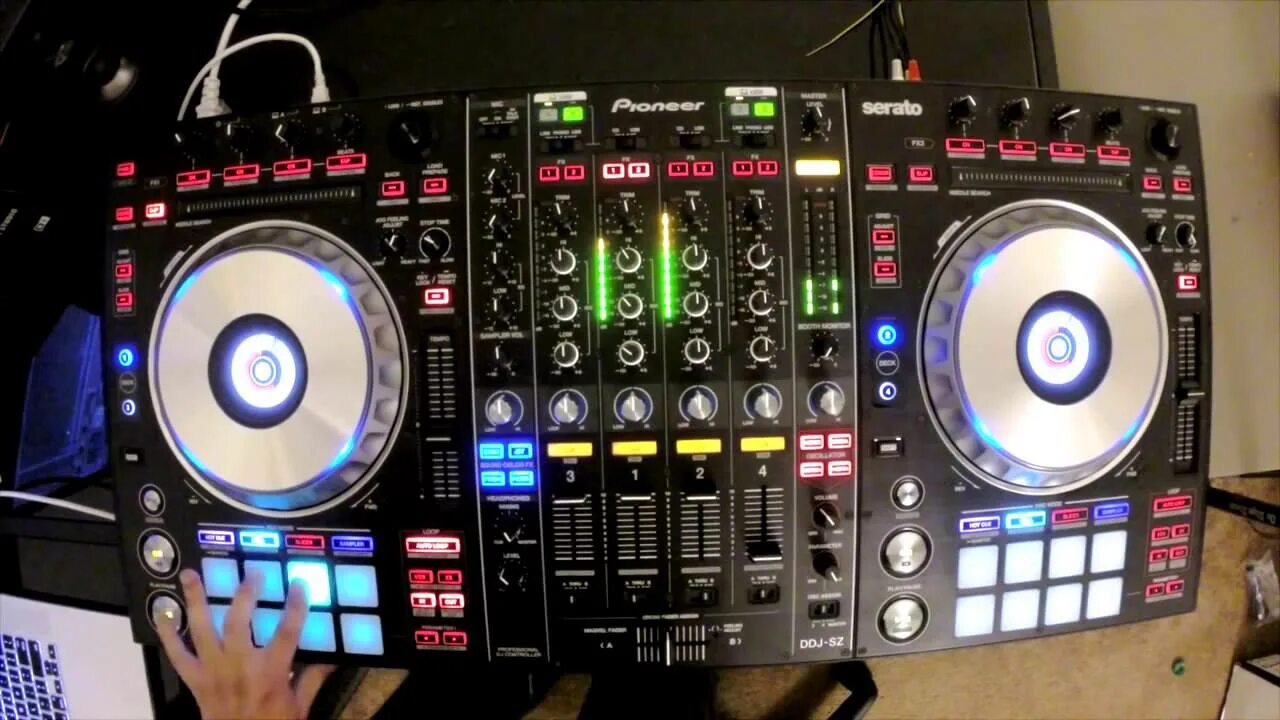 Live mix. DDJ 400 Live. DJ Gear Pioneer эффекты. Mixing Live. DJ Sound.