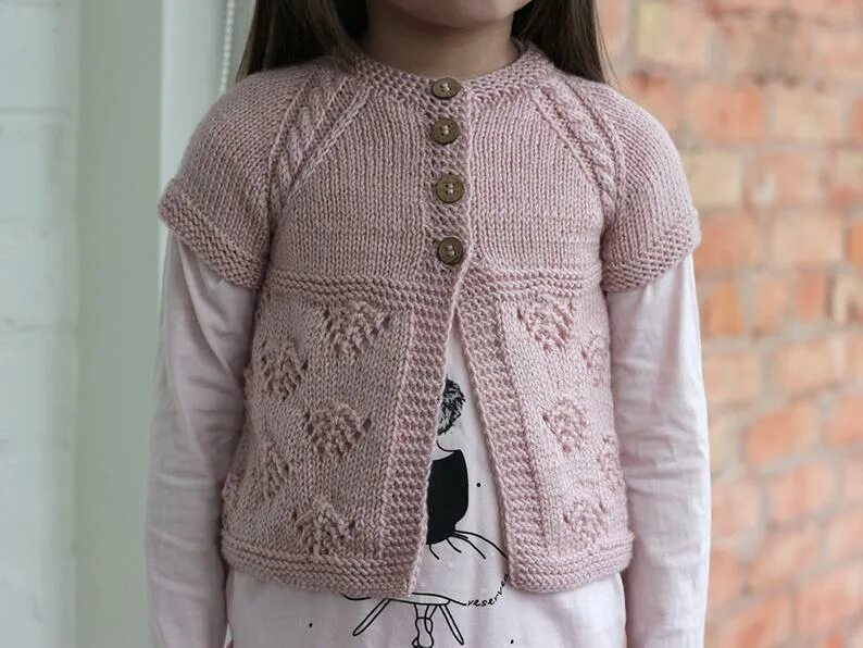 Вязаная кофта для девочки. Вязаная кофта для девочки 7 лет. Вязаные спицами кофты девочке 10 лет. Кофточка для девочки. Свитер для девочки.