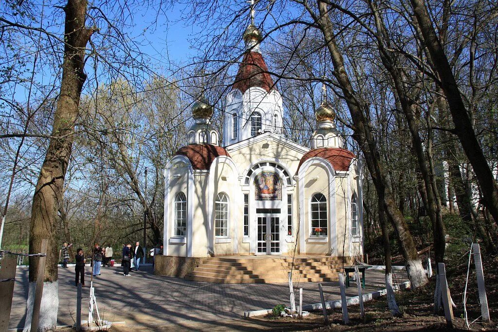 Церковь иконы Божией матери «Живоносный источник» (Петровка). Храм в Петровке Ростовская область. Храм в Петровке Мясниковский район. Село Петровка храм матери Божией. Святые источники ростовской