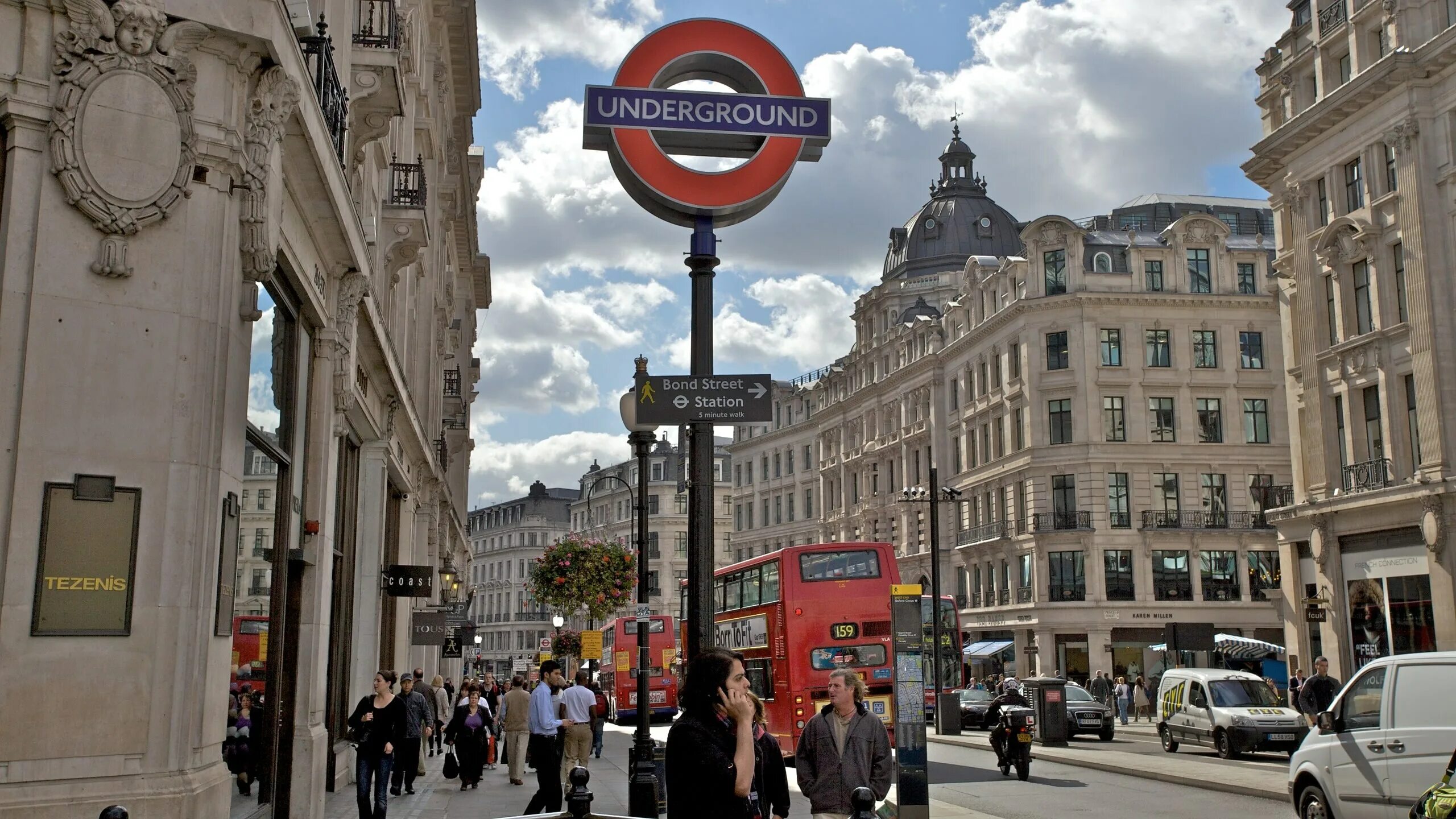 Oxford street shops. Улица Оксфорд-стрит. Охфорд стрит. Оксфорд улица в Лондоне. Улица в Лондоне Oxford Street.