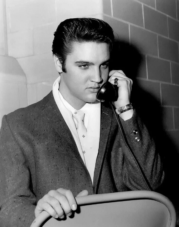 Элвис пресли фото. Элвис Пресли лучшие. Продюсер Элвиса Пресли. Elvis Presley 1950s. Элвис Пресли в 10.