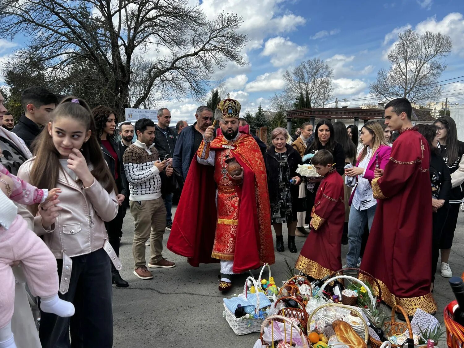 С праздником армянской пасхи