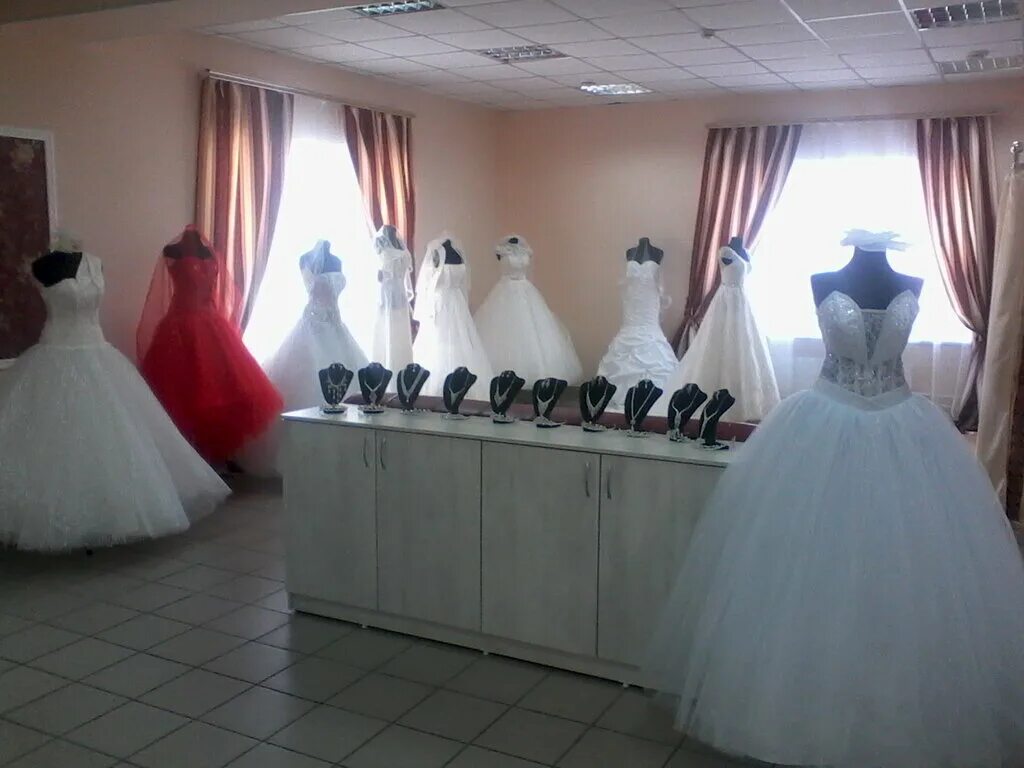 Парикмахерская белово. Белово салон. Белово салон. Златовласка парикмахерская белгород. Свадебные платья белово.