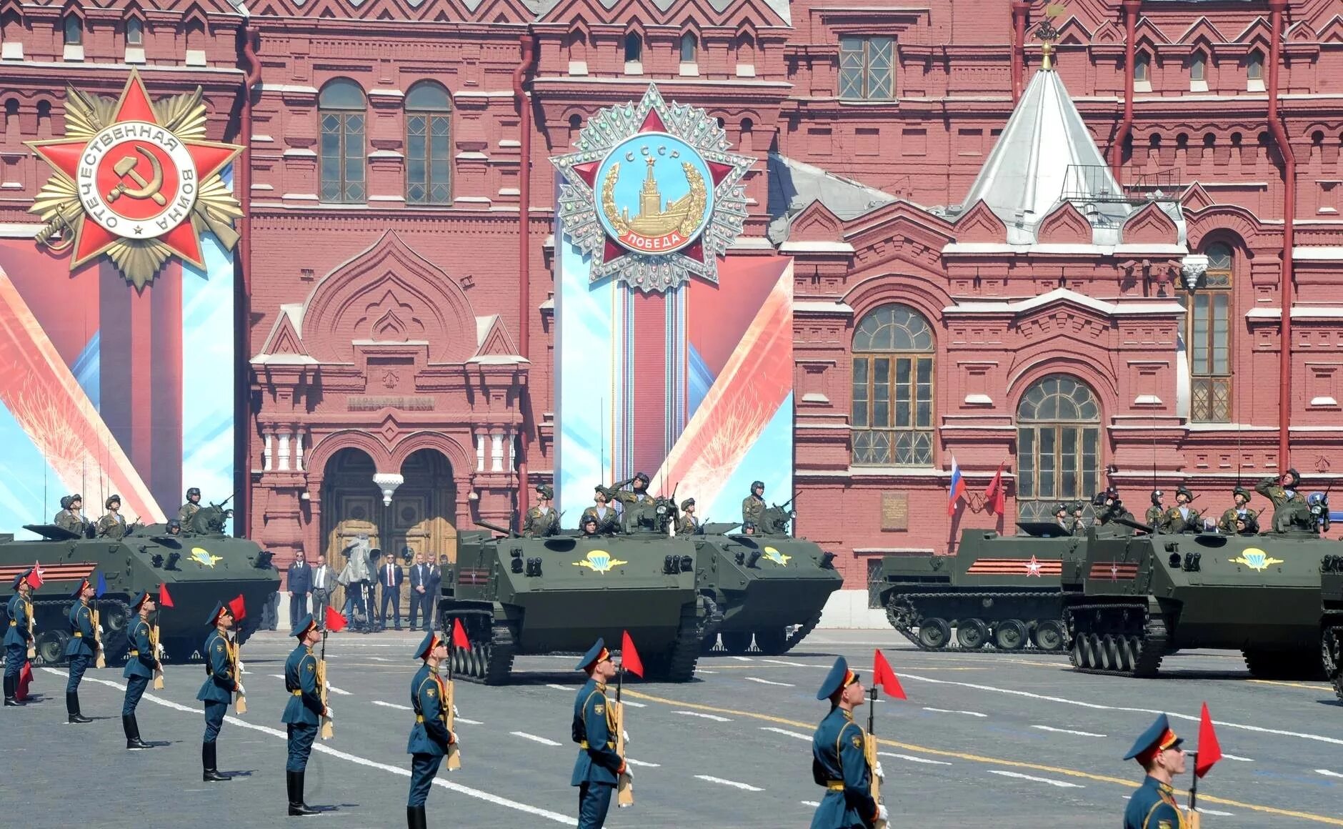 Красная площадь 10 мая. Парад на красной площади 9 мая. Московский Кремль парад Победы. Парад Победы 2015. Кремль парад 9 мая.