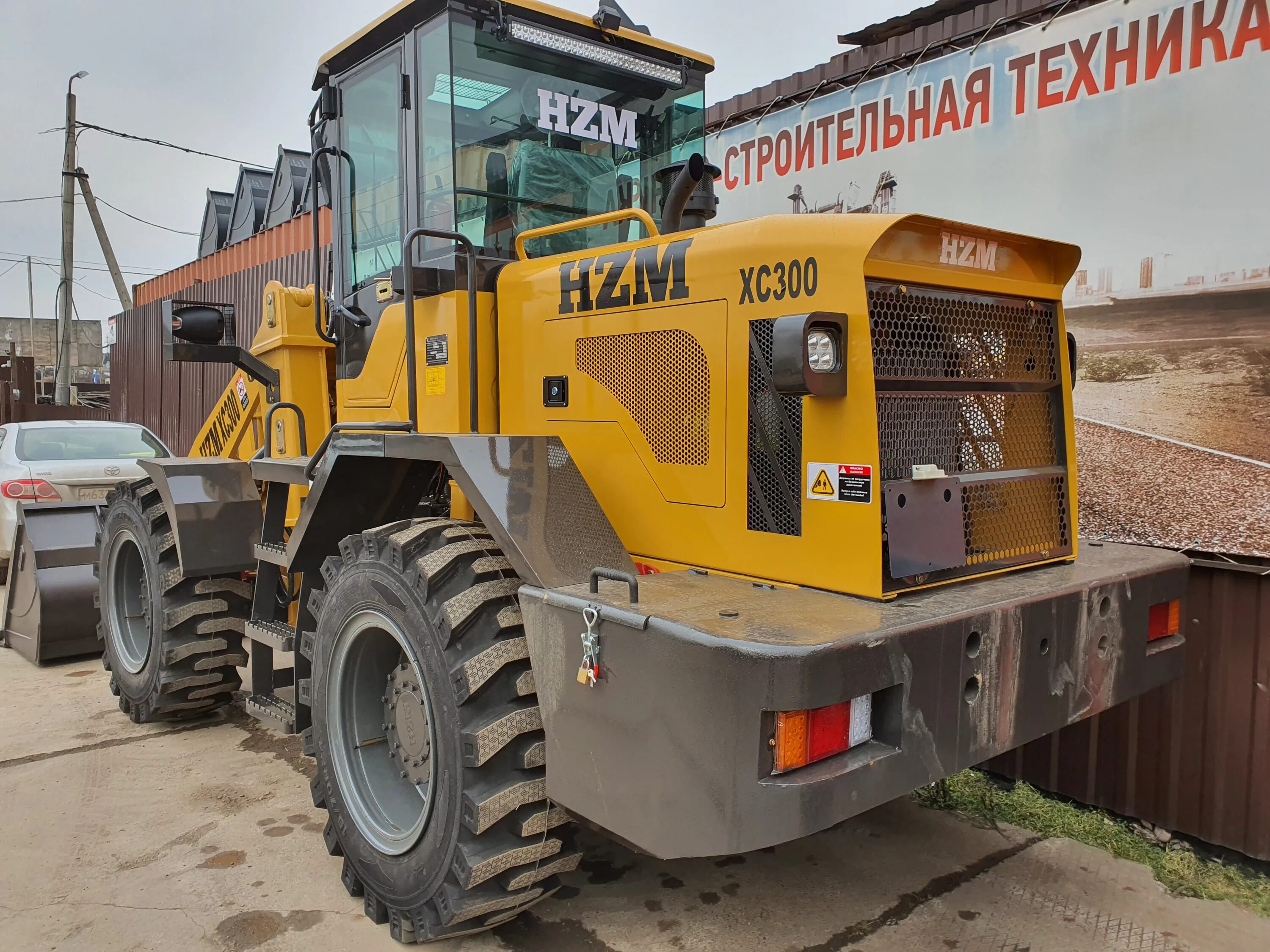 Купить погрузчик в свердловской области. Фронтальный погрузчик HZM xc300. Фронтальный погрузчик HZM 300. Фронтальный погрузчик HZM xc300 New. Фронтальный погрузчик XZM XC 300.