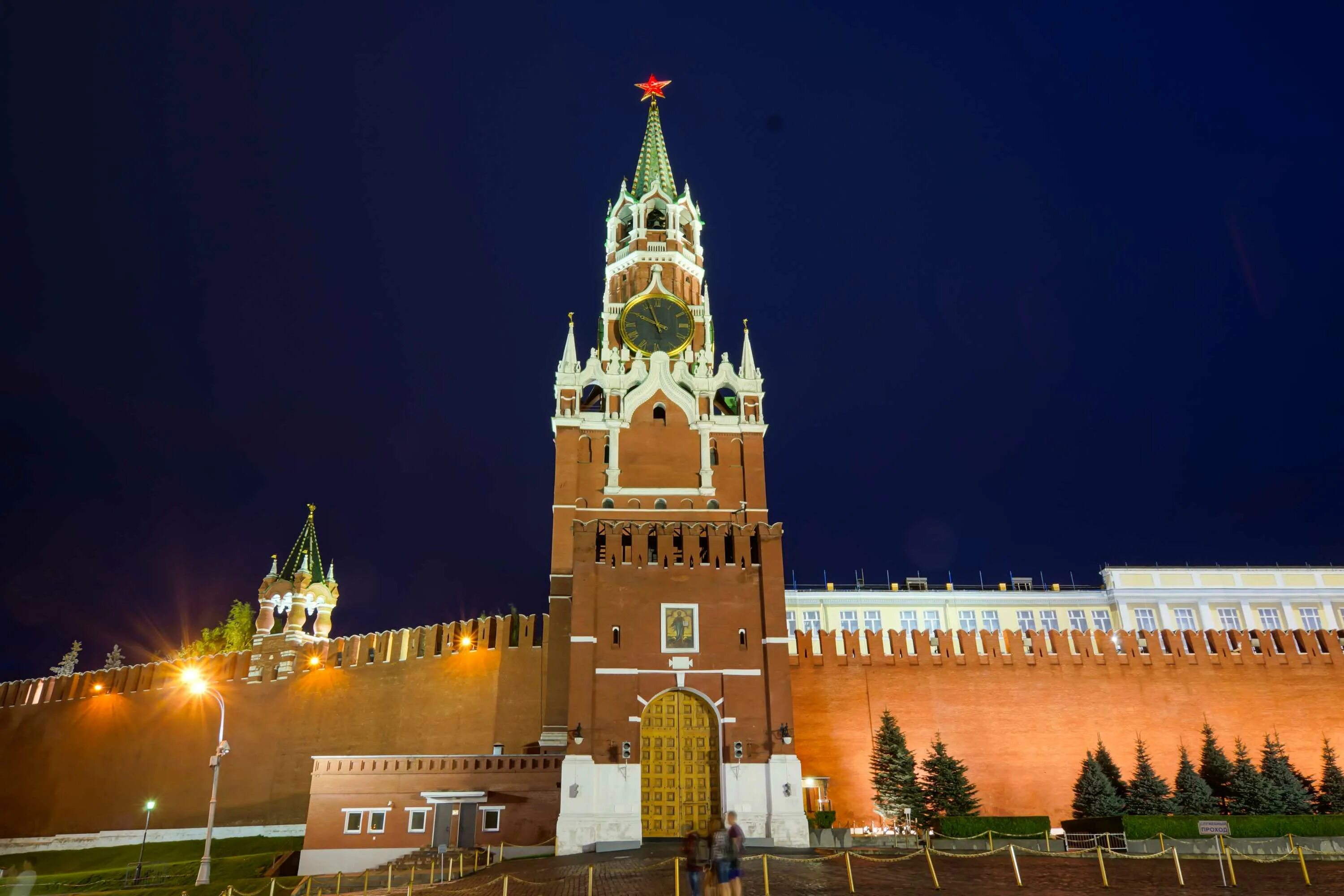 Кому принадлежит спасская башня кремля в москве. Москва. Спасская башня, Кремль. Красная площадь Москва Спасская башня. Моск Спасская башня Кремля. Спасская башня Фроловская башня.