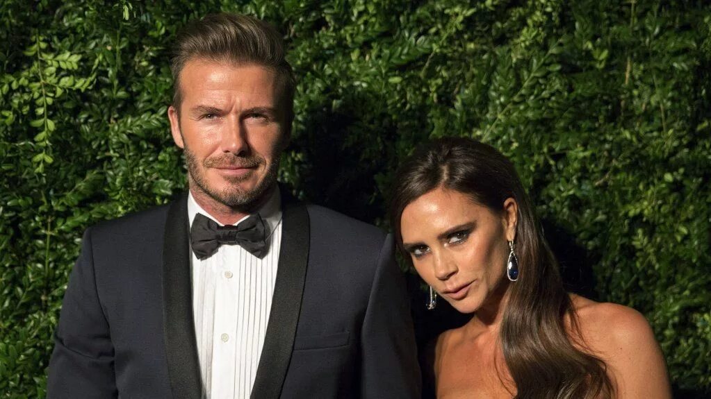 David and victoria beckham. Дэвид бекхэм с женой. David and victoria beckham. Бекхемы фото. Дэвид бекхэм.