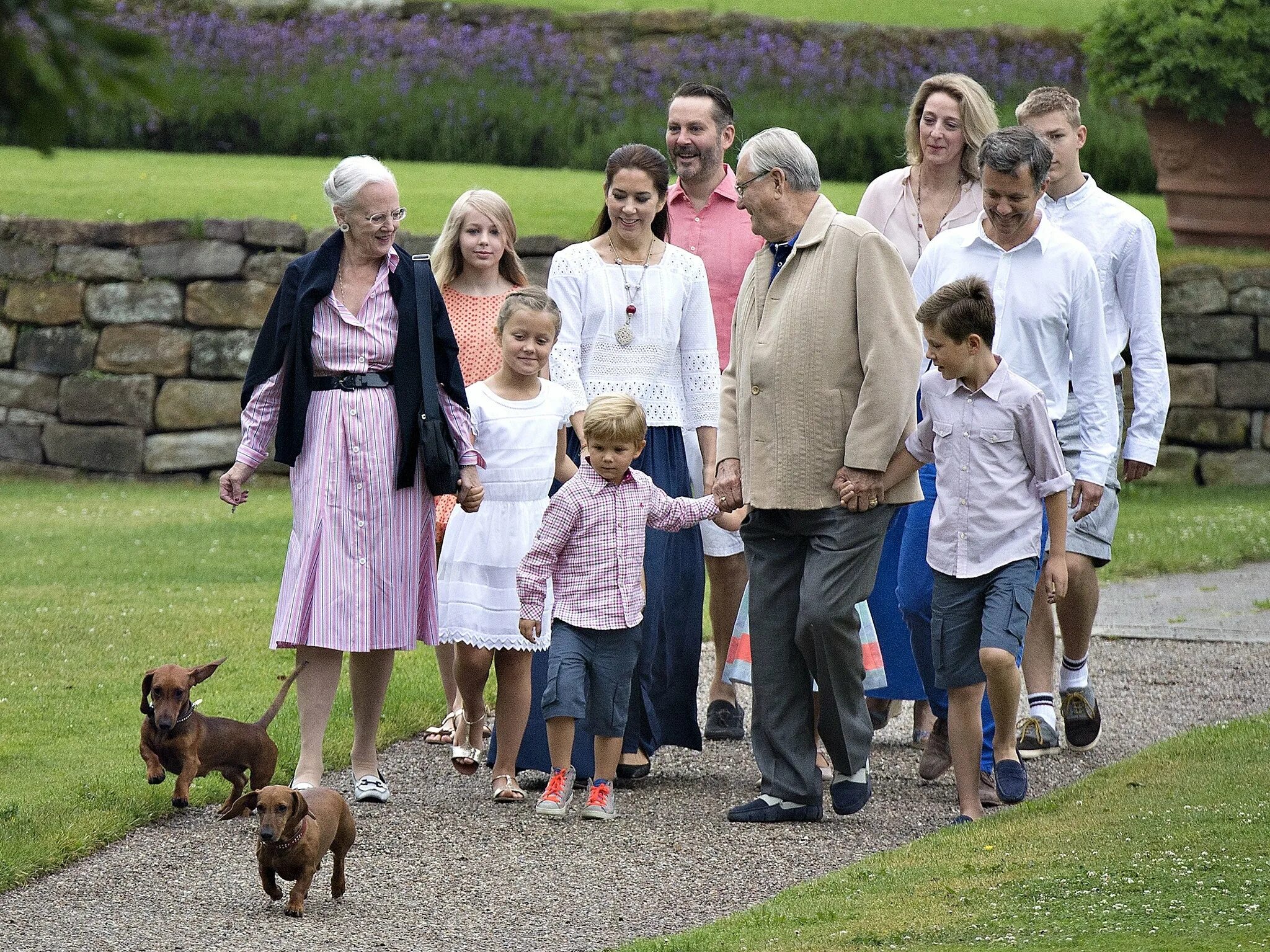 Королевская семья Дании. Внуки королевы Маргрете II. Королева Дании с семьей.