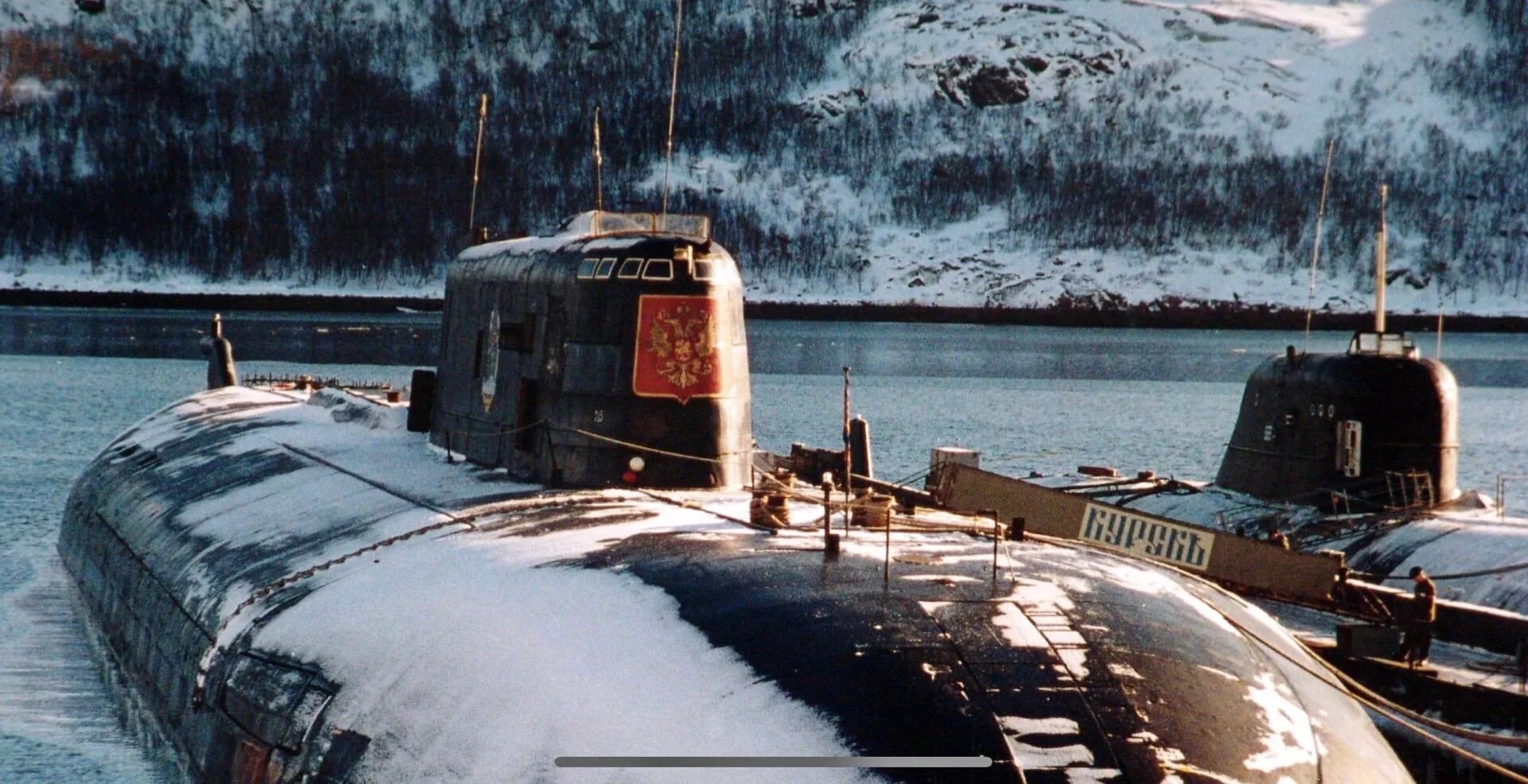 Подводная лодка к-141 «Курск». Атомная подводная лодка Курск. Подводная лодка Видяево Курск. Курск АПЛ подлодка. Подводная лодка сколько погибло