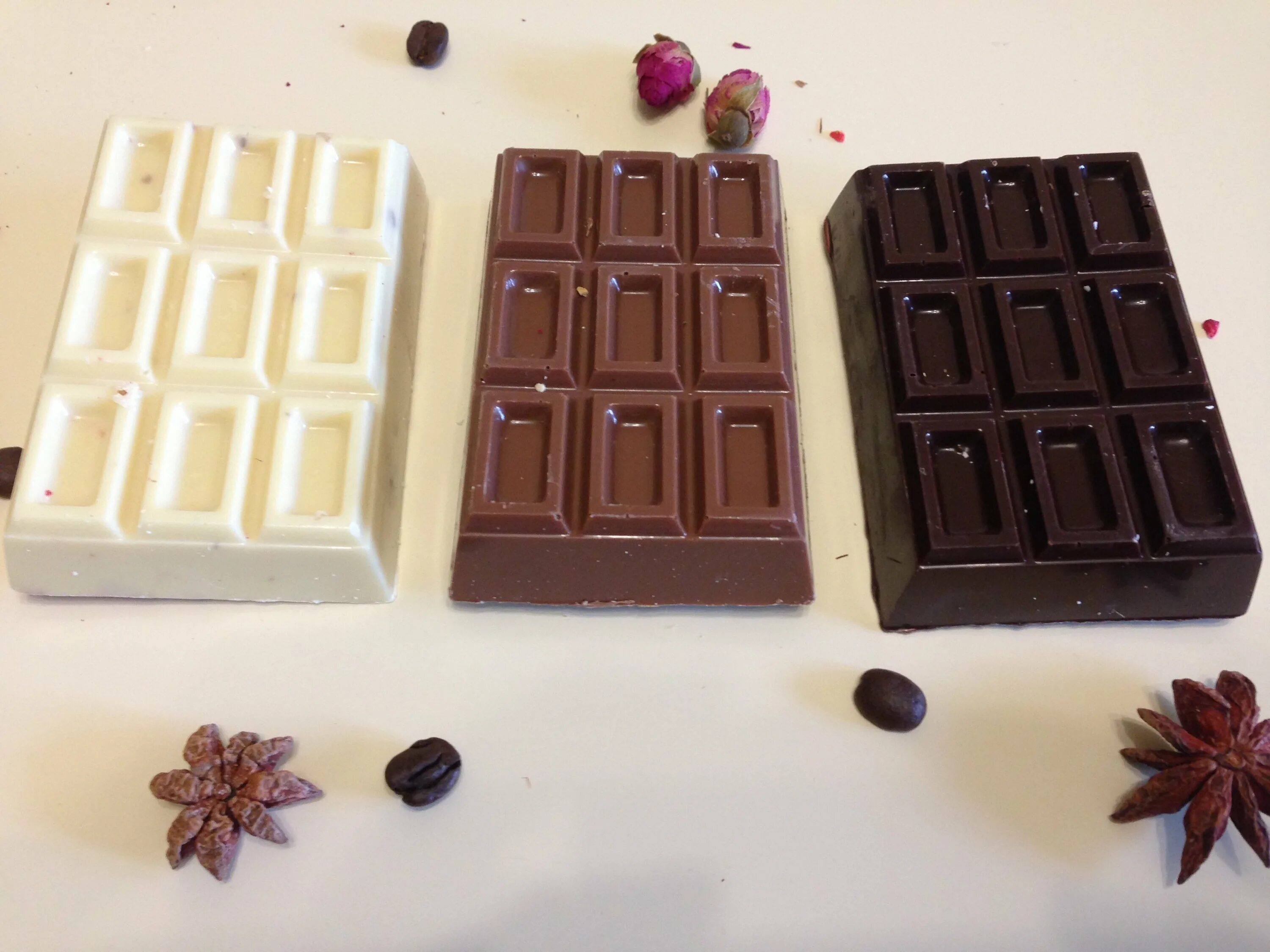 Собрать шоколадку. Шоколад белый молочный темный Горький. Шоколадная плитка. Плиточный шоколад.